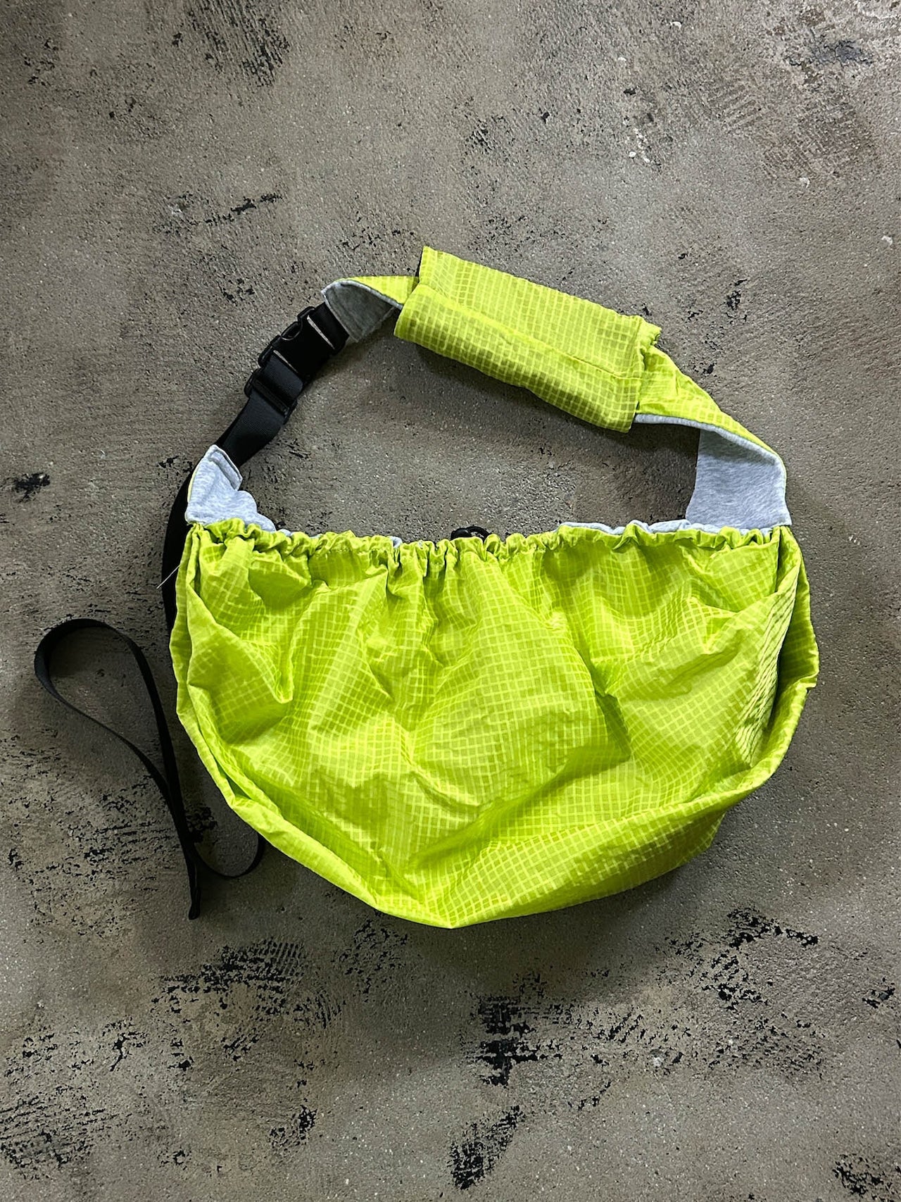 PET REVERSIBLE SLING - CARRY THINGS