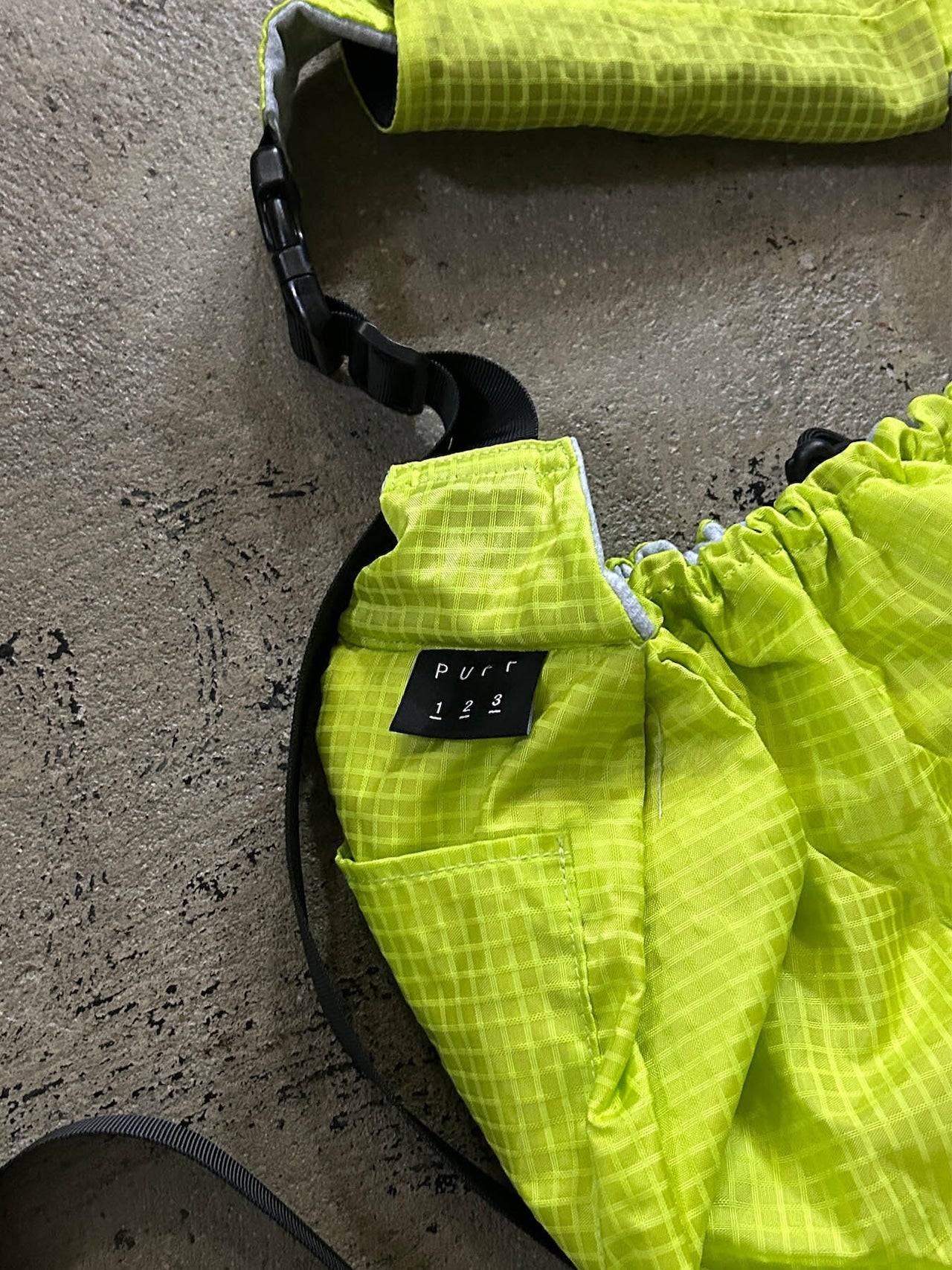 PET REVERSIBLE SLING - CARRY THINGS