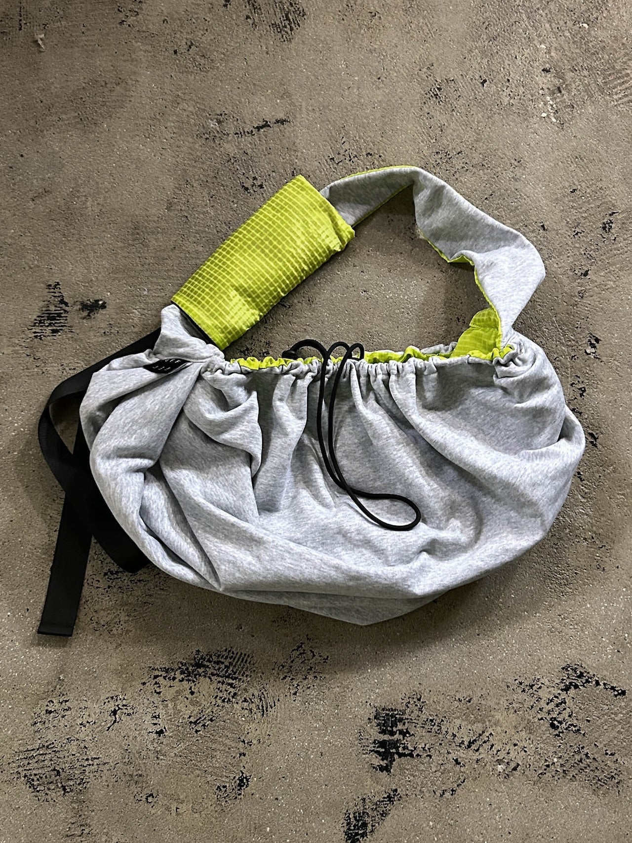 PET REVERSIBLE SLING - CARRY THINGS
