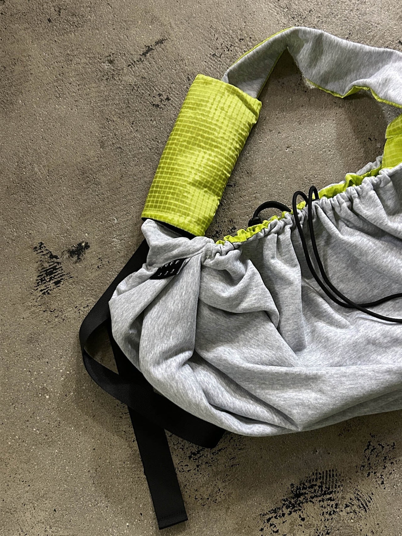 PET REVERSIBLE SLING - CARRY THINGS