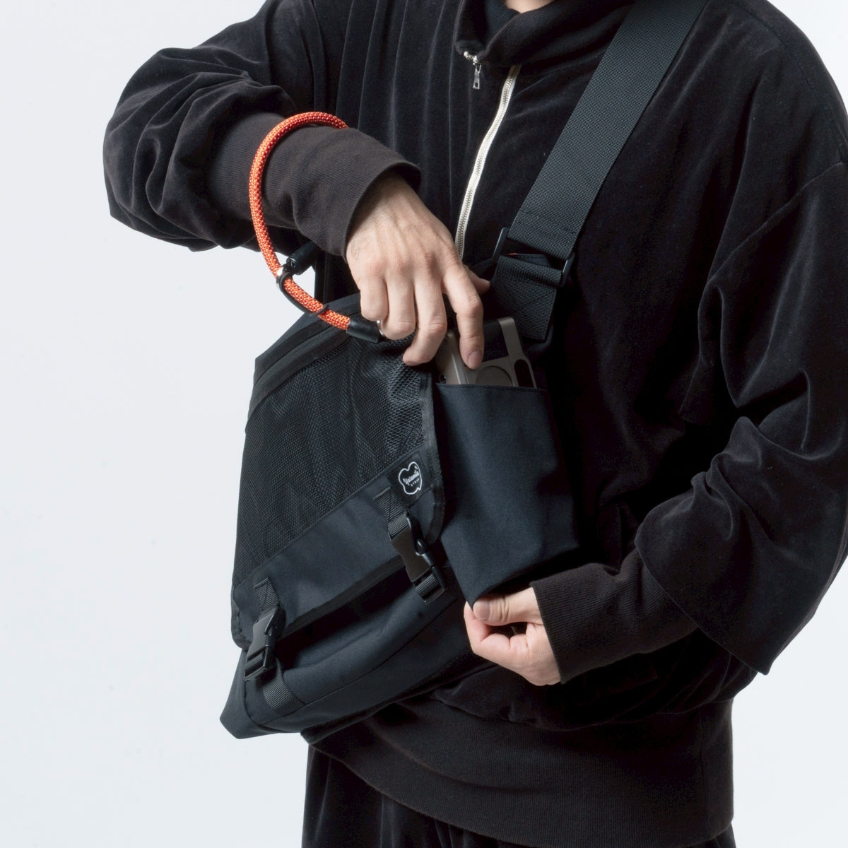 EXPANDER  MESSENGER BAG - CARRY THINGS