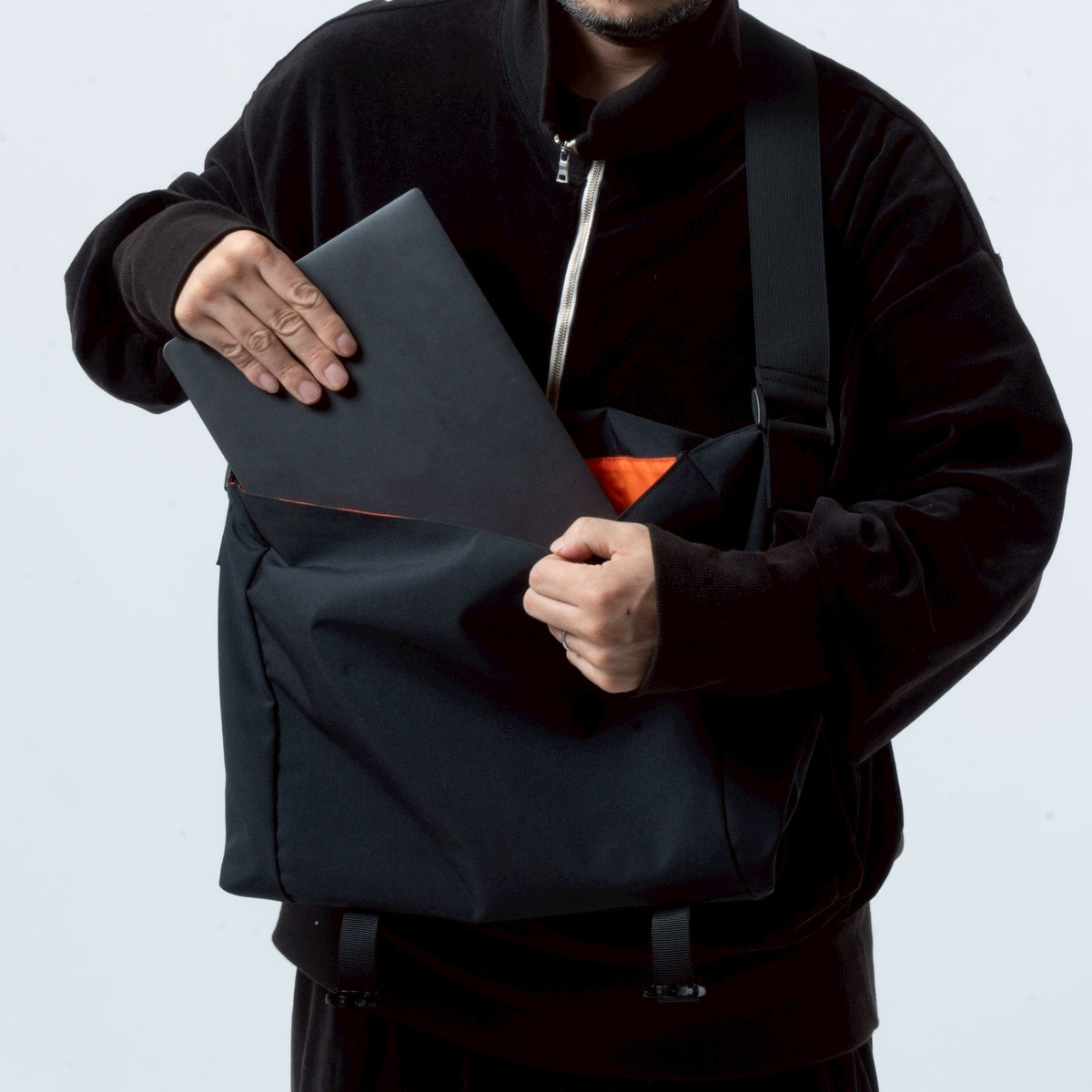 EXPANDER  MESSENGER BAG - CARRY THINGS